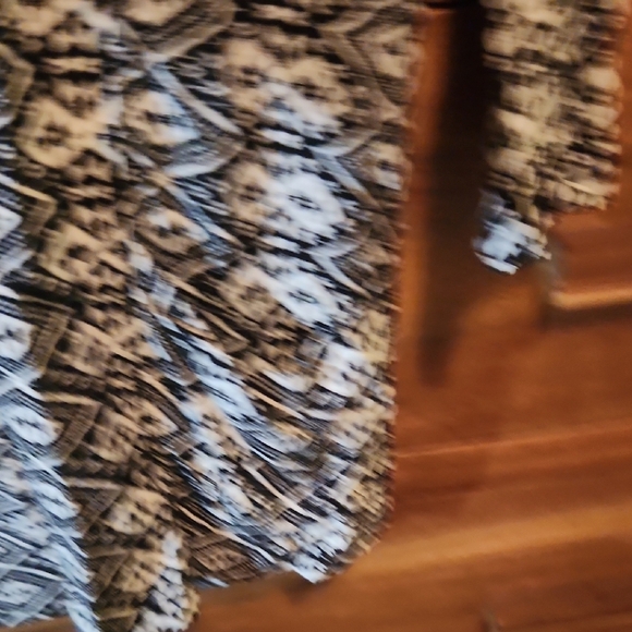 Hollister Black and White Patterned Top - Picture 4 of 6